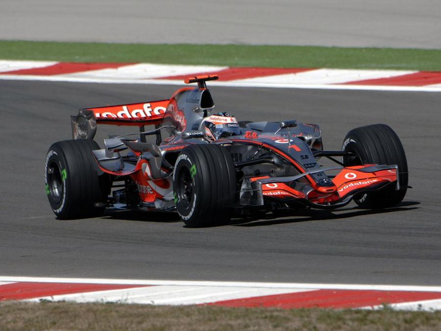  McLaren Mercedes-Benz MP4-22 2007 года  (фото 10 из 16)
